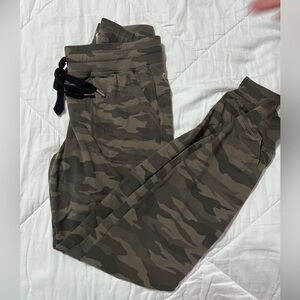 Zyia Active pants camo XS
